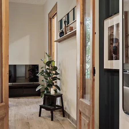 Ada - 2 Bedrooms And Balcony In Eixample Dreta Barselona