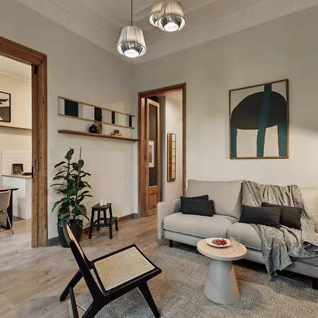 Ada - 2 Bedrooms And Balcony In Eixample Dreta דירה *