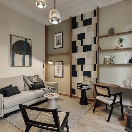 Ada - 2 Bedrooms And Balcony In Eixample Dreta דירה ברצלונה