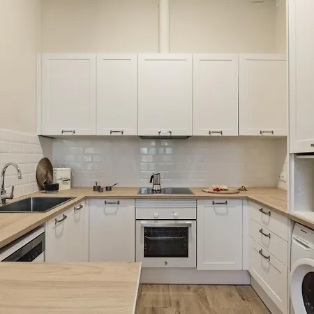 Ada - 2 Bedrooms And Balcony In Eixample Dreta דירה ברצלונה